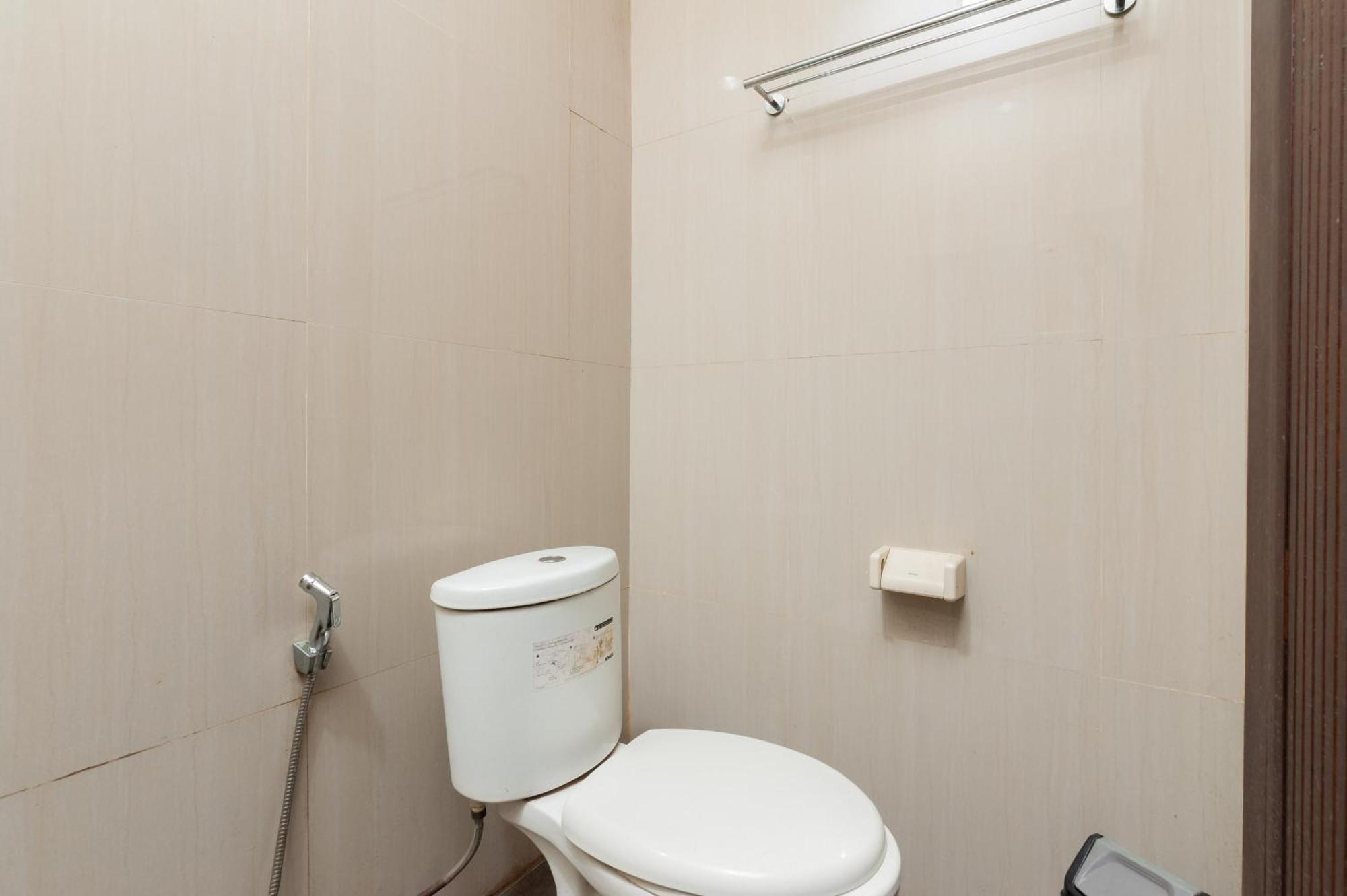 Reddoorz Plus Near Kelapa Dua Kebon Jeruk Jakarta Eksteriør bilde