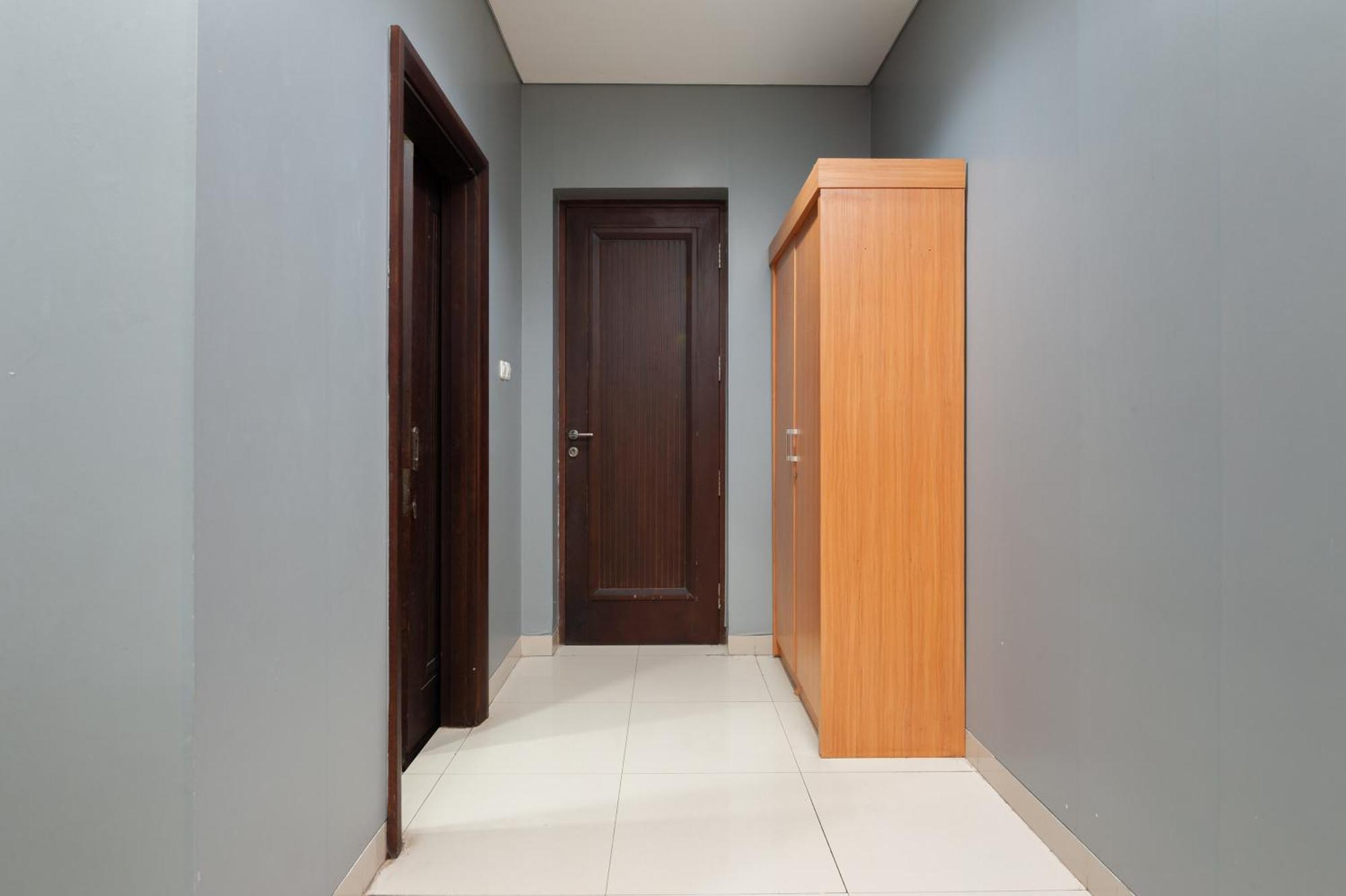 Reddoorz Plus Near Kelapa Dua Kebon Jeruk Jakarta Eksteriør bilde