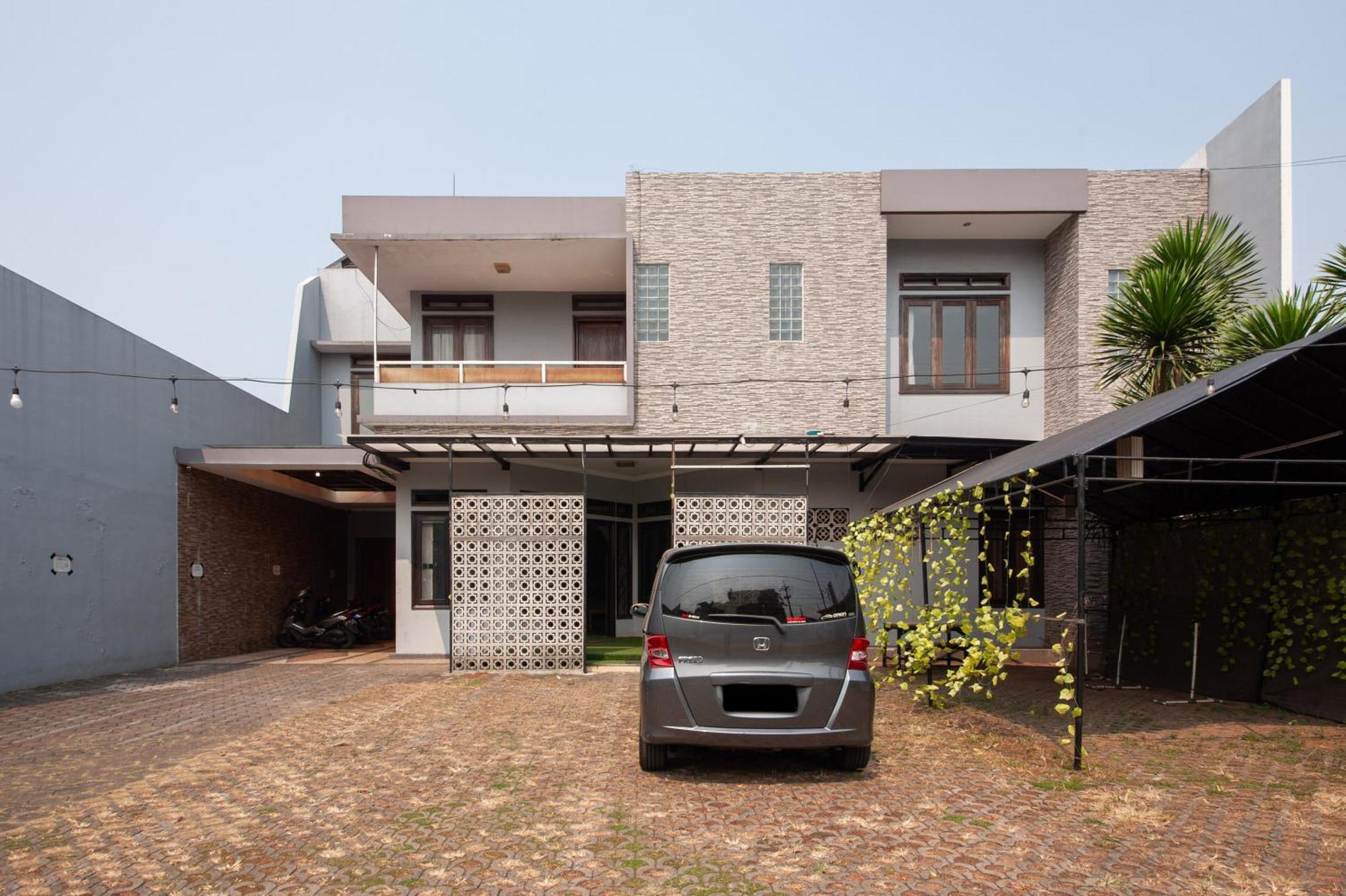 Reddoorz Plus Near Kelapa Dua Kebon Jeruk Jakarta Eksteriør bilde