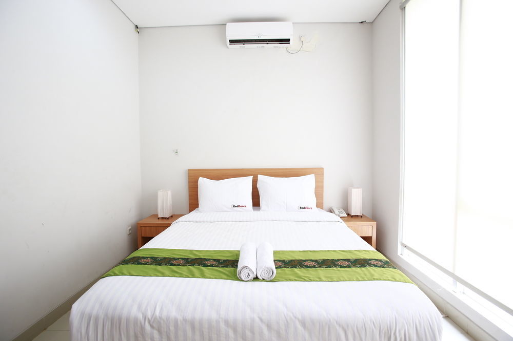 Reddoorz Plus Near Kelapa Dua Kebon Jeruk Jakarta Eksteriør bilde