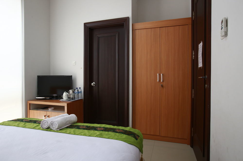 Reddoorz Plus Near Kelapa Dua Kebon Jeruk Jakarta Eksteriør bilde