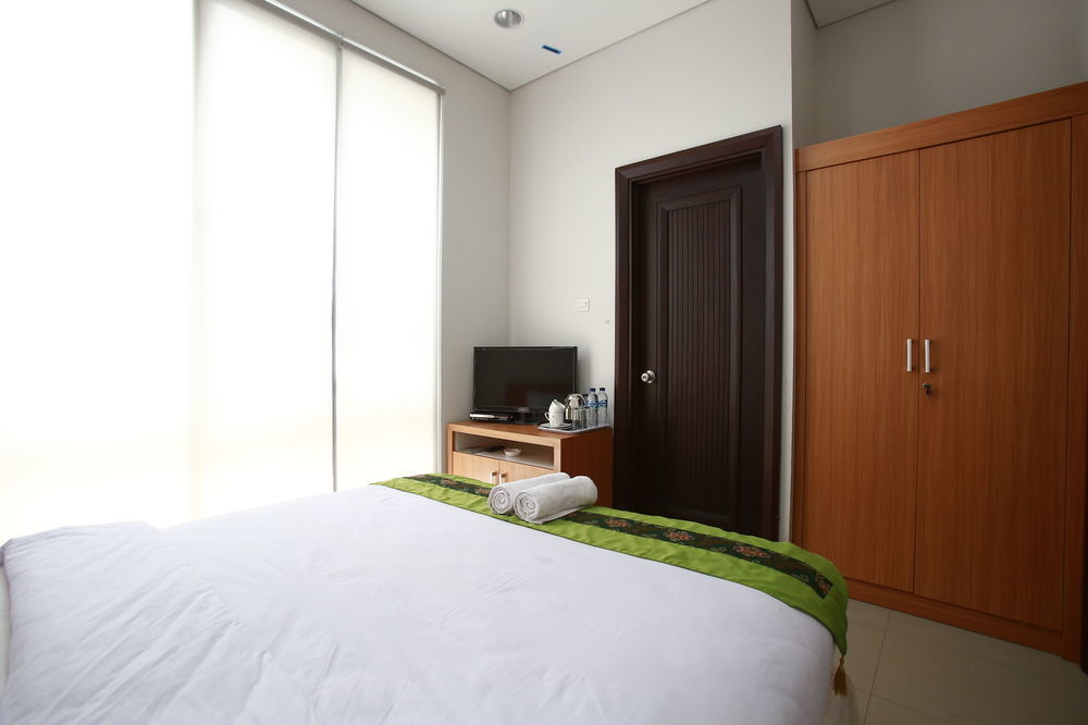 Reddoorz Plus Near Kelapa Dua Kebon Jeruk Jakarta Eksteriør bilde