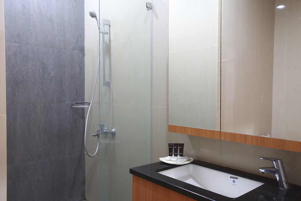 Reddoorz Plus Near Kelapa Dua Kebon Jeruk Jakarta Eksteriør bilde