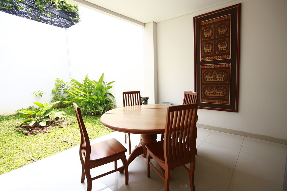 Reddoorz Plus Near Kelapa Dua Kebon Jeruk Jakarta Eksteriør bilde