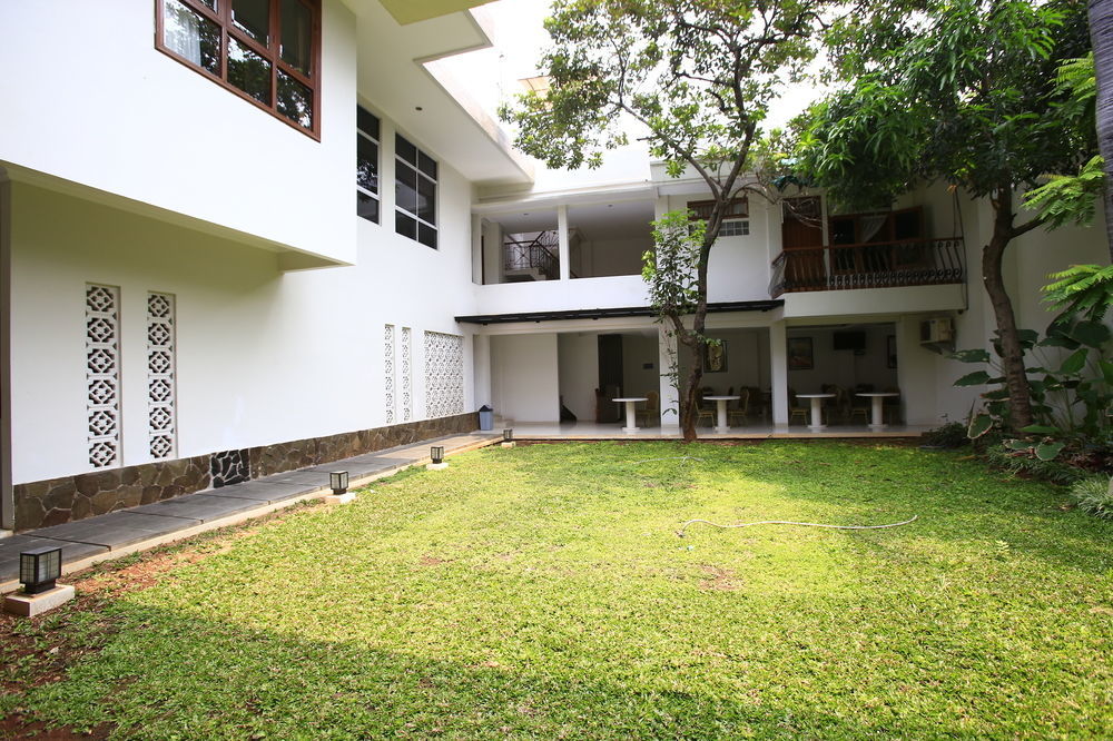 Reddoorz Plus Near Kelapa Dua Kebon Jeruk Jakarta Eksteriør bilde