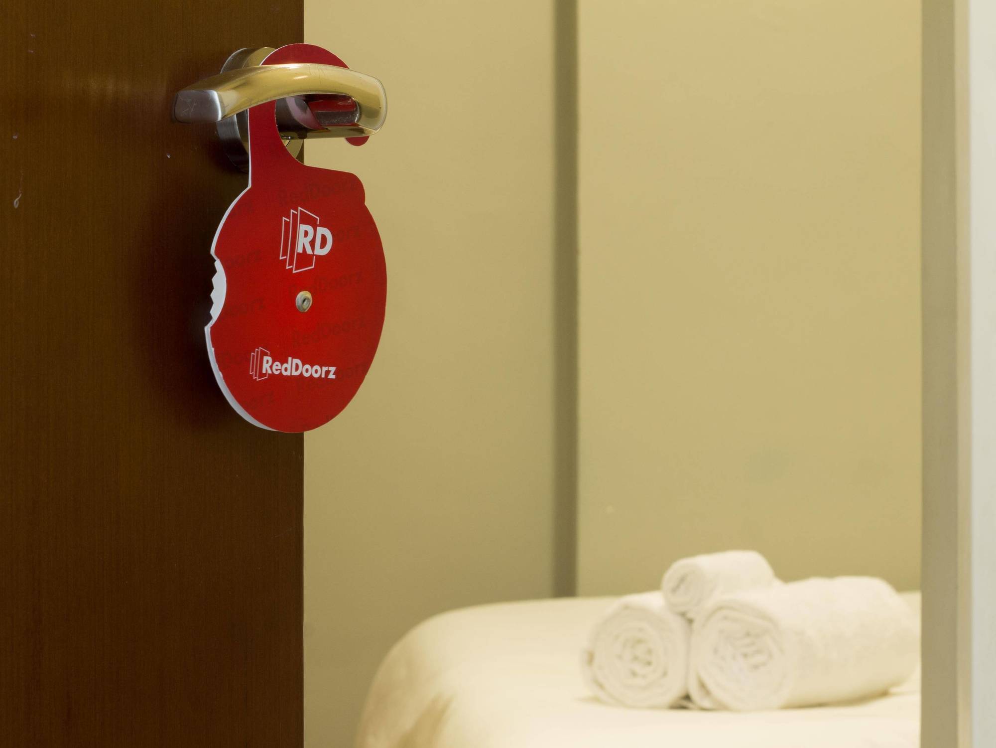 Reddoorz Plus Near Kelapa Dua Kebon Jeruk Jakarta Eksteriør bilde