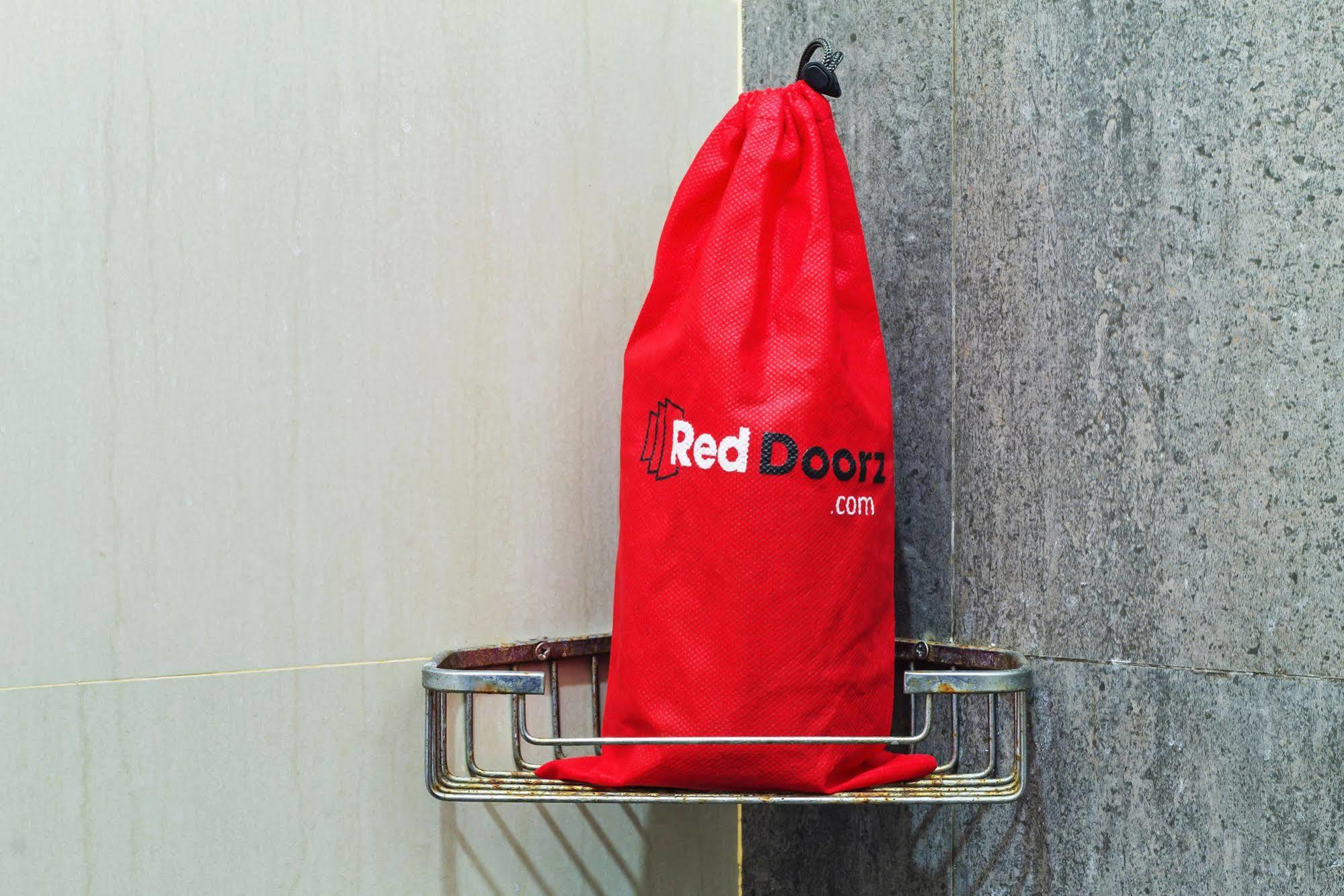 Reddoorz Plus Near Kelapa Dua Kebon Jeruk Jakarta Eksteriør bilde